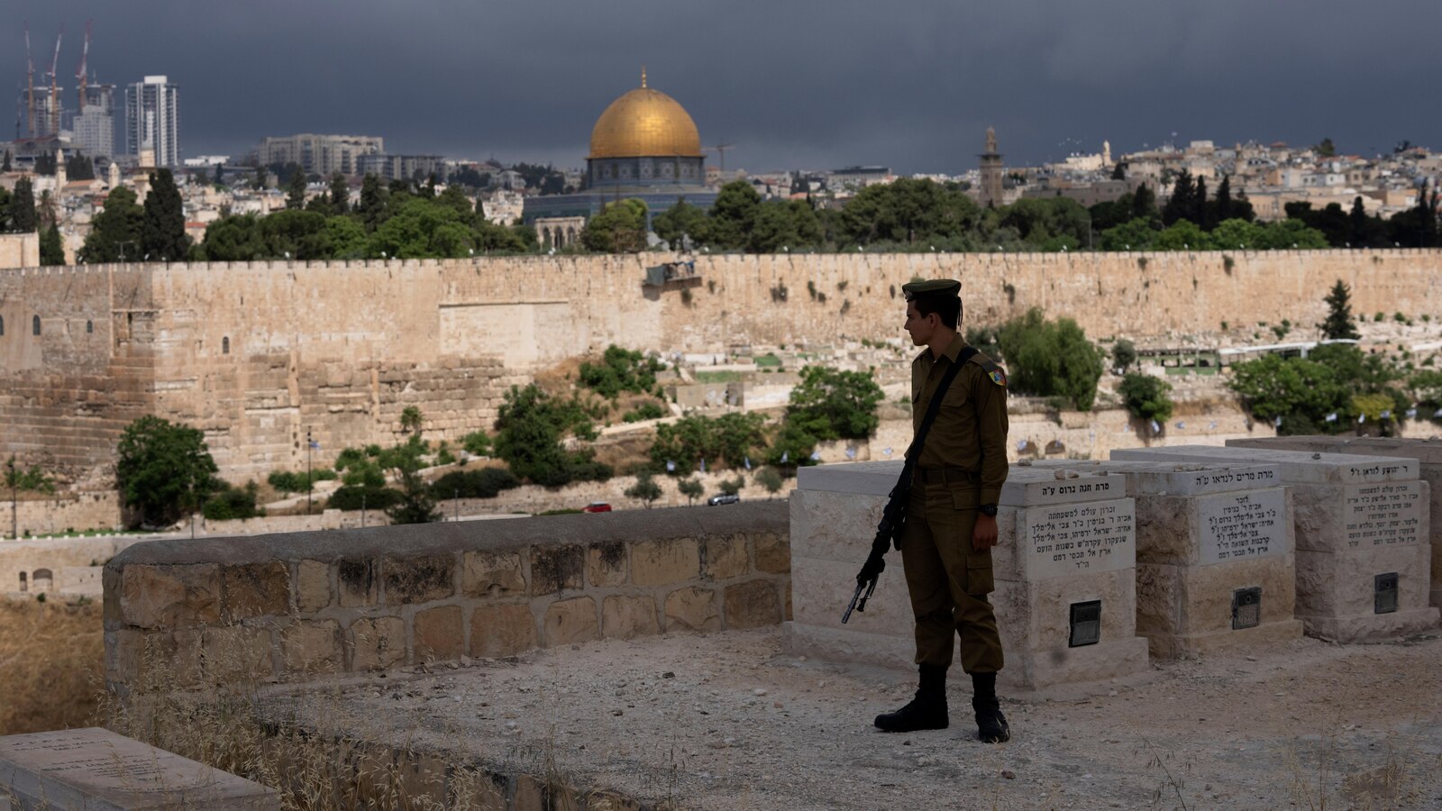 Israeli nationalist march via Palestinian space of Jerusalem is about to proceed regardless of tensions