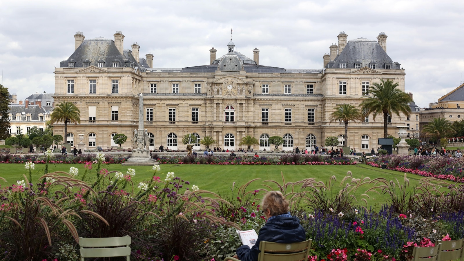 Какво да знаем за бивш френски сенатор, който е съден за упояване на депутат, за да я извърши сексуално насилие