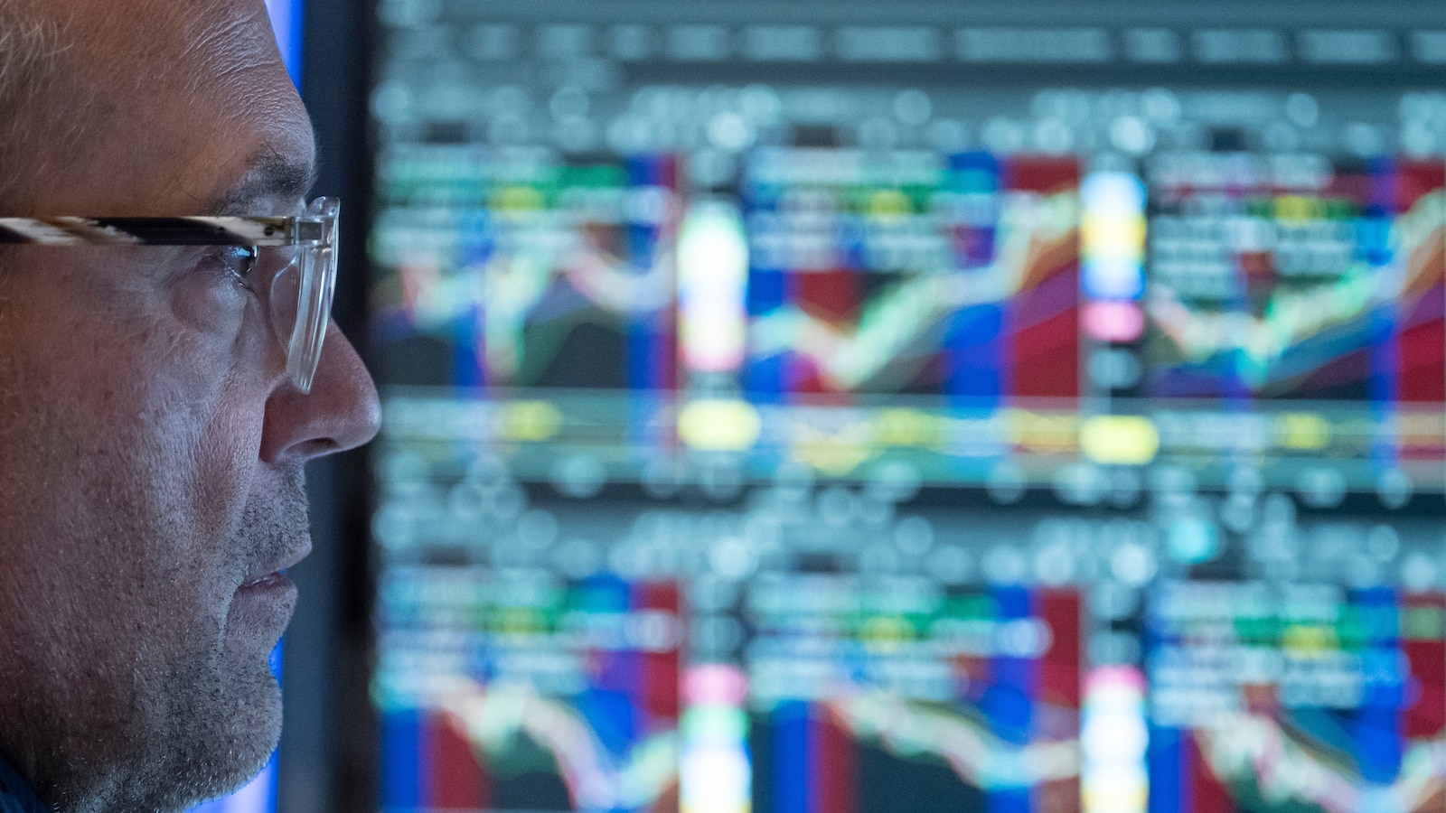 US futures mostly lower and oil prices climb due to ongoing clashes around Iran