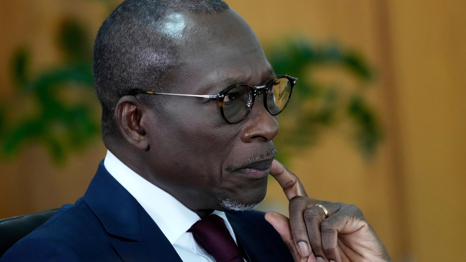 Очевидният лидер на неуспешния преврат в Бенин се укрива и