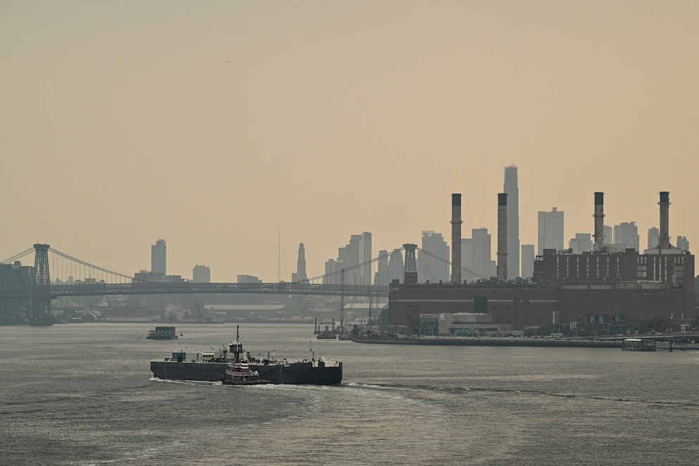 PHOTO: US-CANADA-CLIMATE-WEATHER-FIRE