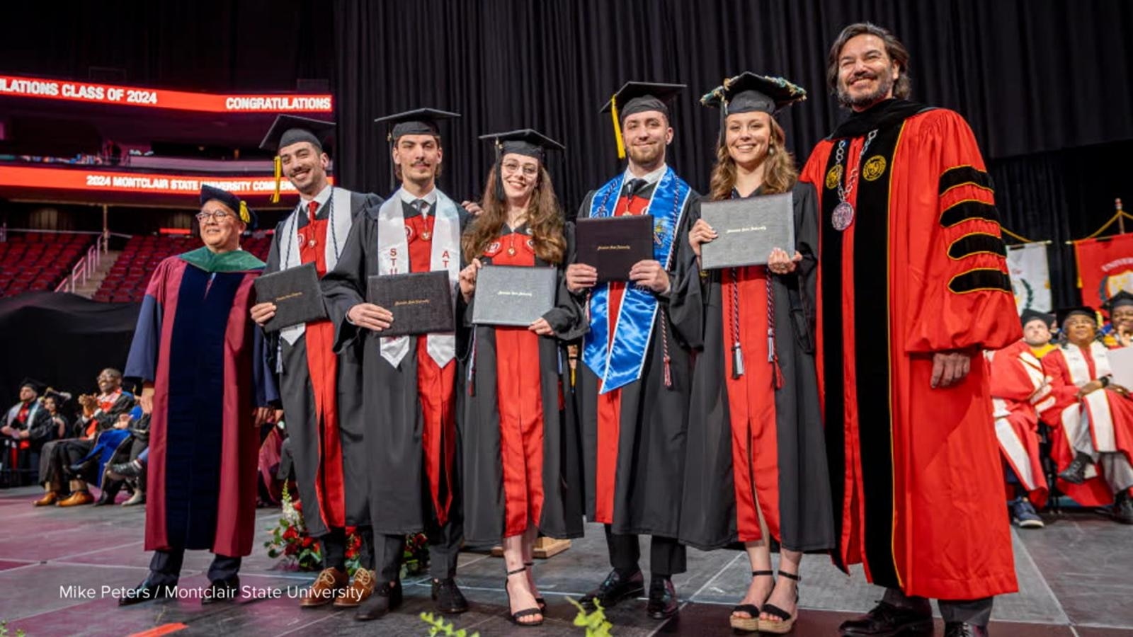 Quintuplets graduate together at Montclair State University, image size:1600x900