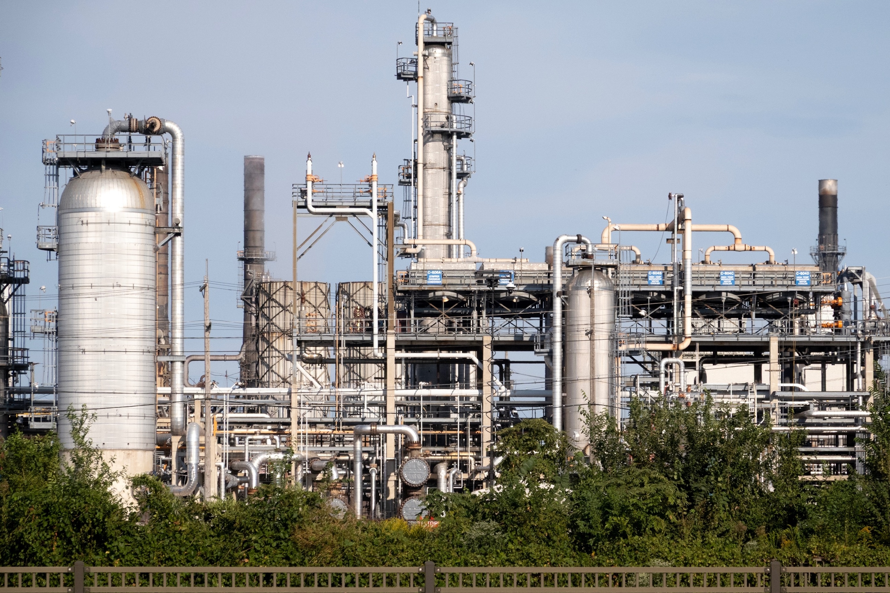 Brent Oil Hits $100 as US Destroys Iranian Tankers Amid Escalating Iran War