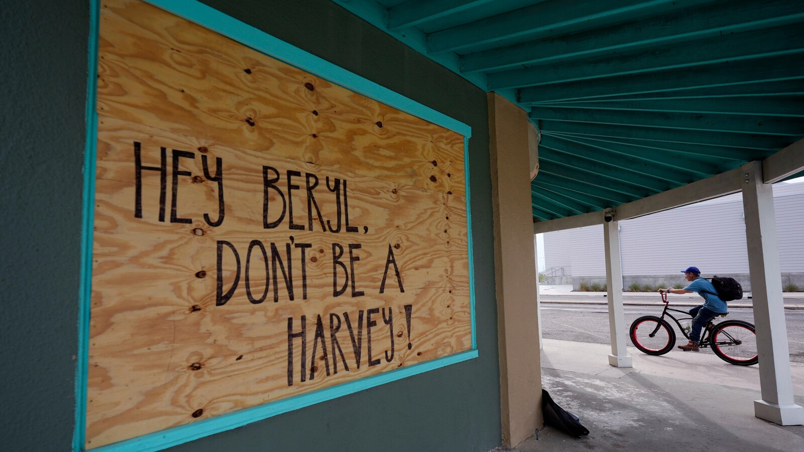  Beryl regains hurricane strength as it bears down on southern Texas