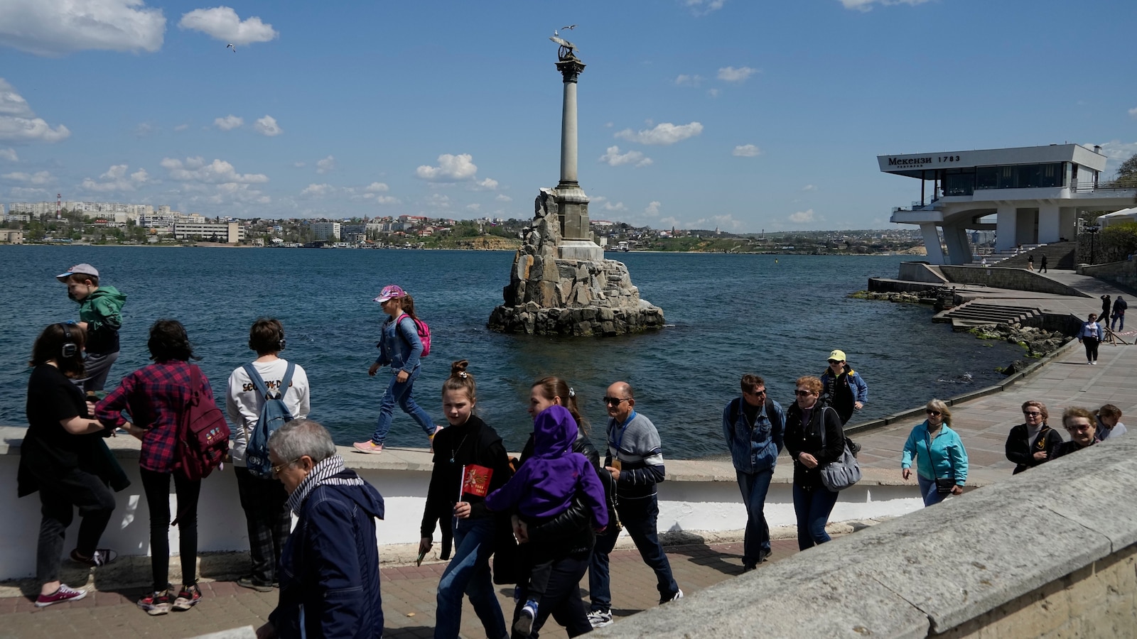 Украйна прекъсна доставките на гориво за Крим, предизвиквайки горивна криза на контролирания от Русия полуостров