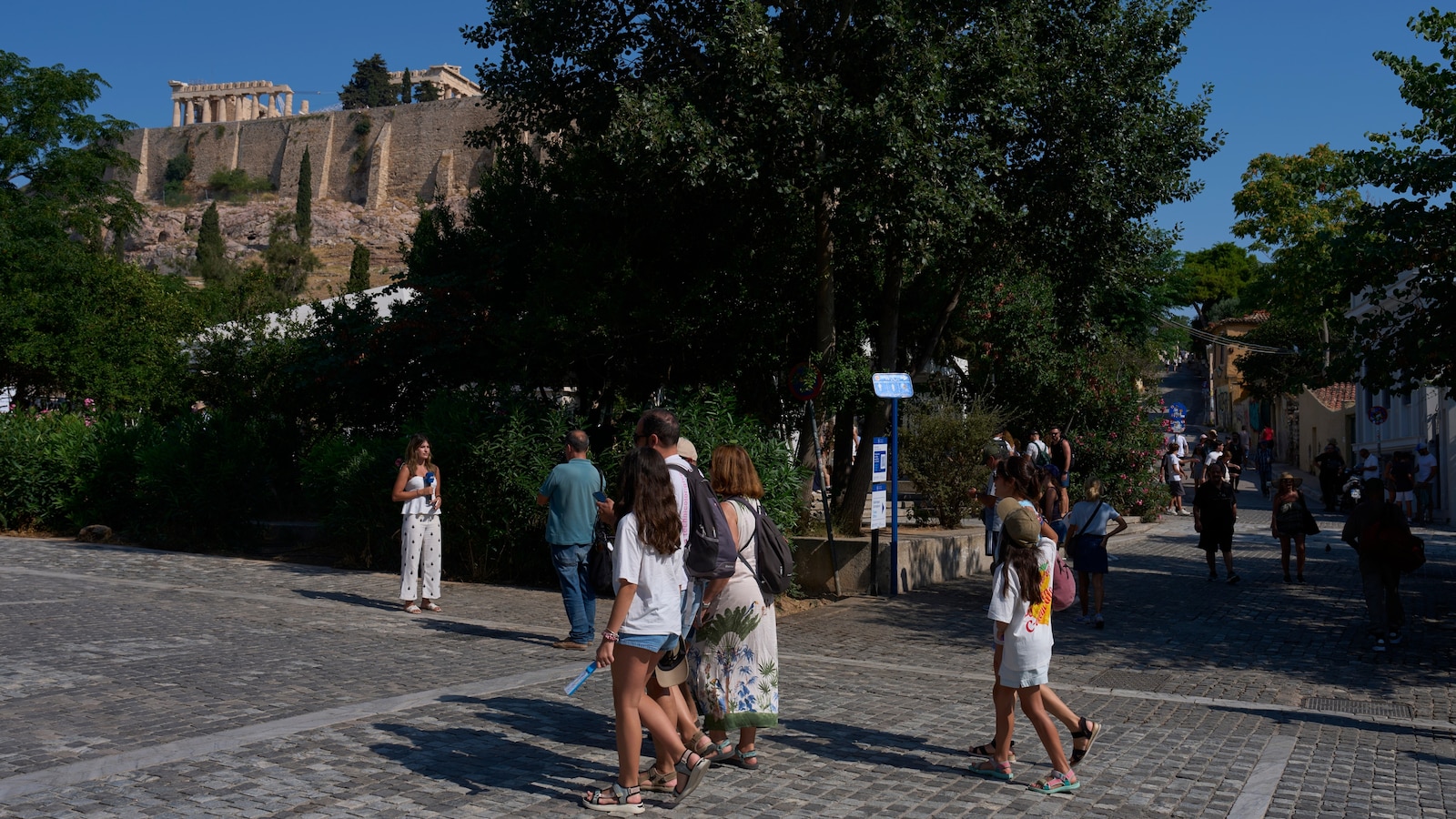 Man stabs tourists near the Acropolis in Athens, Greece
