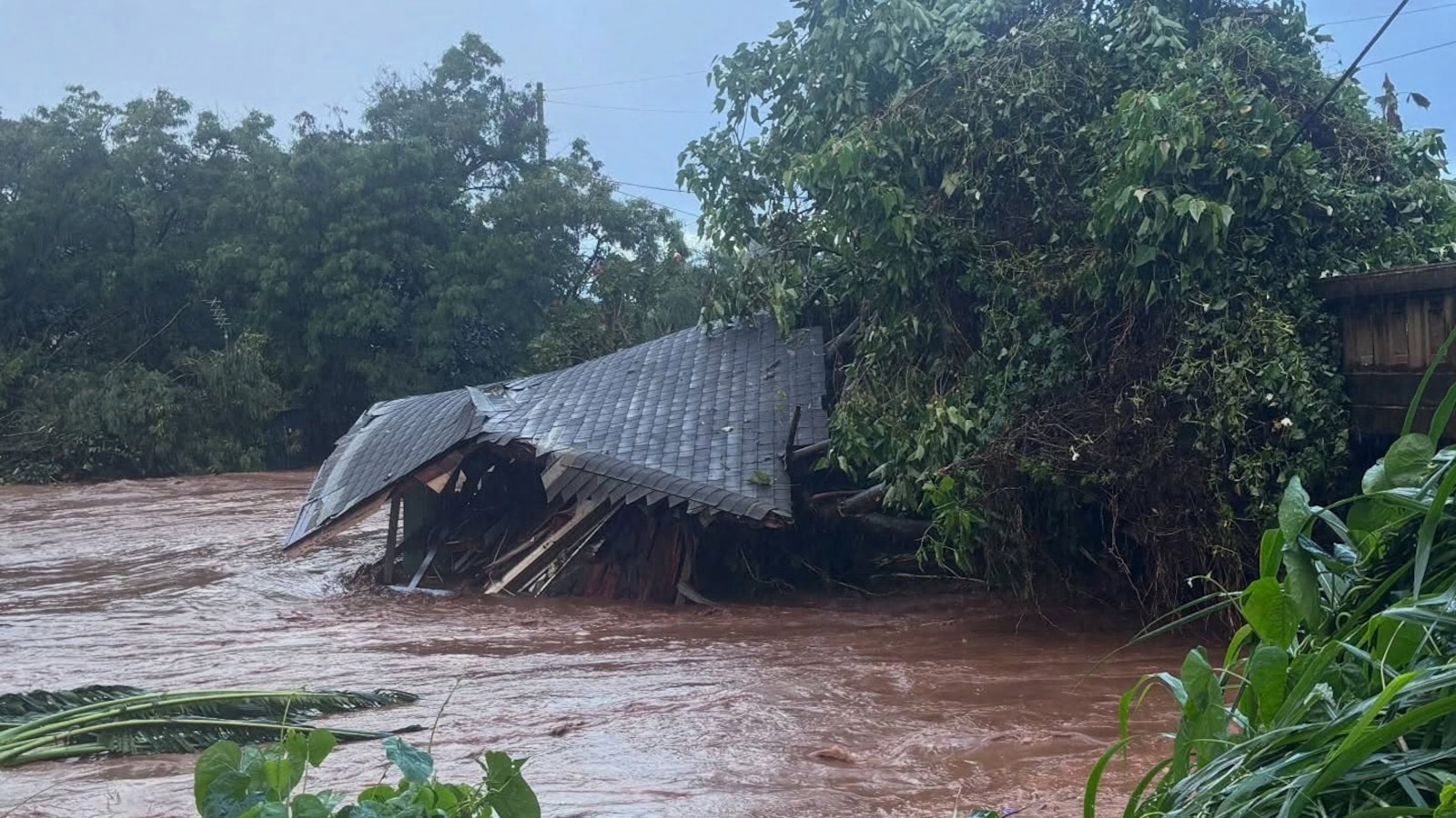 Flash flood warning extended for Hawaii's Oahu Island over threat to Wahiawa Dam