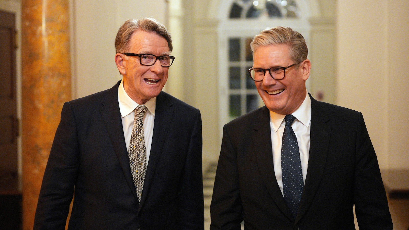 Разкритията на Епщайн свалиха от власт висши фигури в Европа, докато последствията от САЩ са по-приглушени