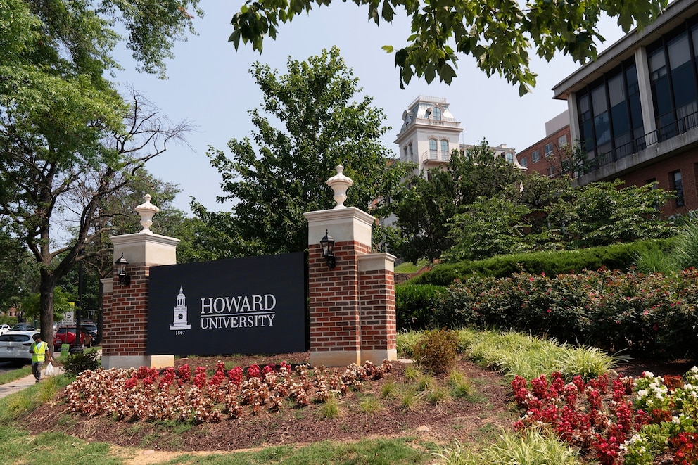 PHOTO: Howard University Students Unenrolled