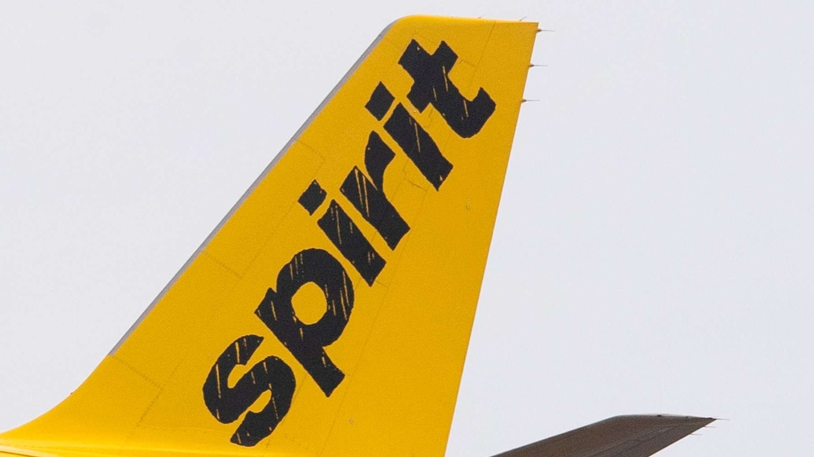Spirit Airlines flight makes emergency landing after apparent engine
