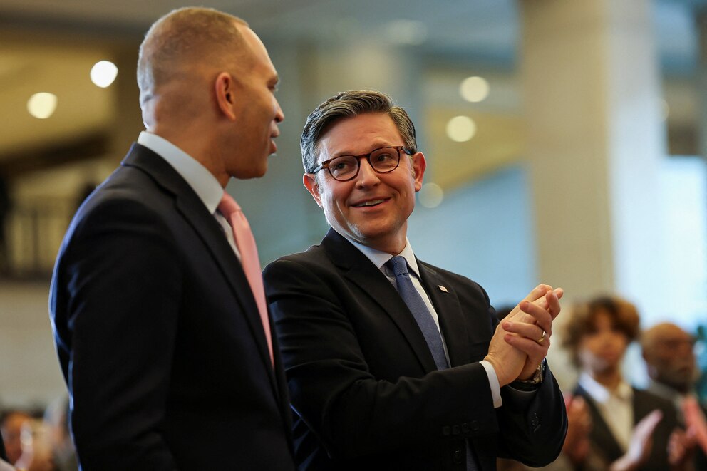 PHOTO: Statue dedicated in honor of Barbara Rose Johns of Virginia