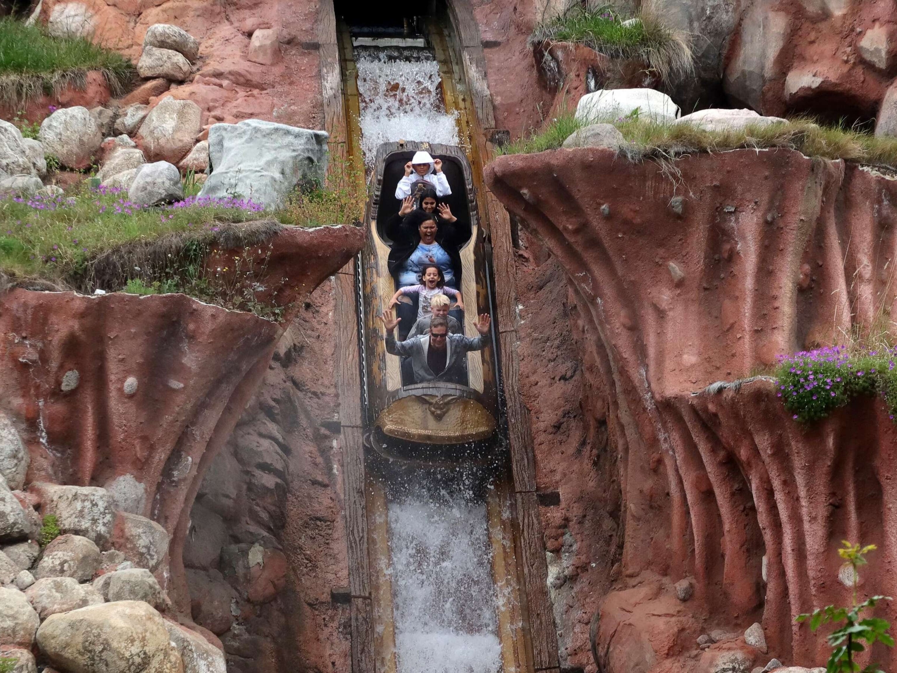 Iconic ride Splash Mountain closes at Disneyland - Good Morning