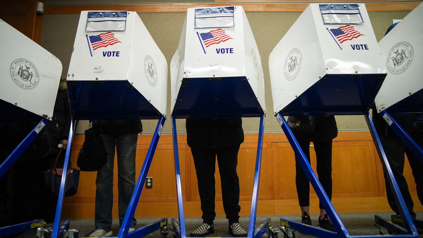 Midterm elections live updates: 1 week until high-stakes elections
