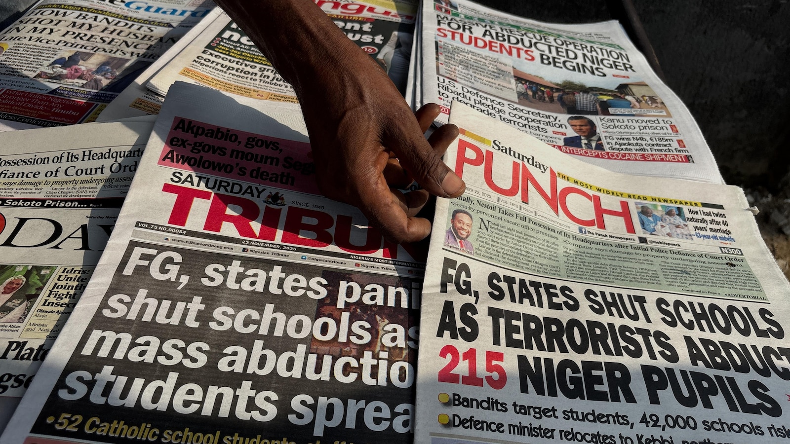 Het aantal ontvoerde kinderen bij een Nigeriaanse schoolaanval stijgt tot meer dan 300