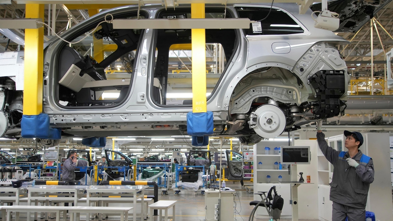 Biden hiking tariffs on Chinese EVs, solar cells, steel, aluminum - adding to tensions with Beijing