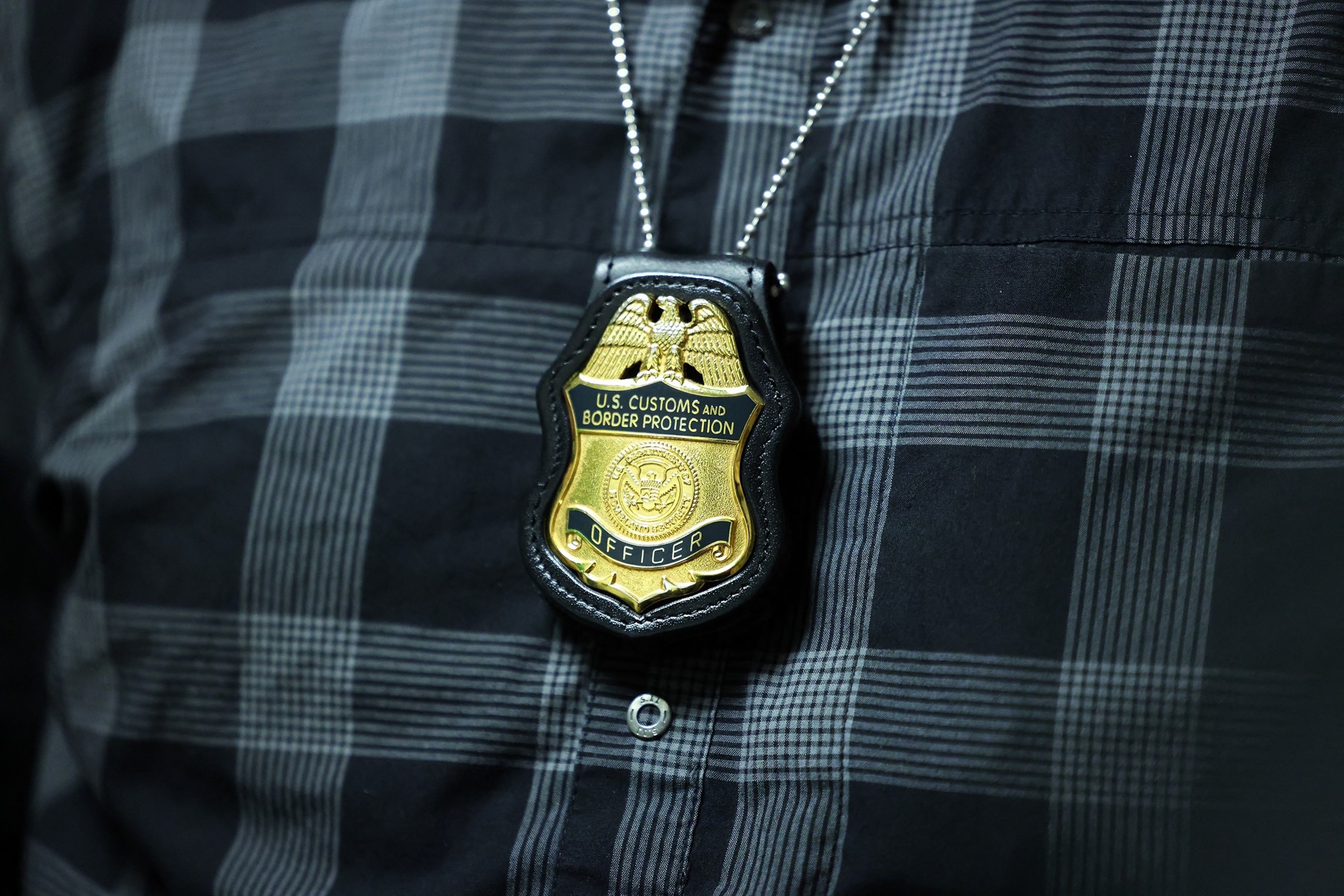 El FBI en la escena de un tiroteo relacionado con ICE en Patterson, California.