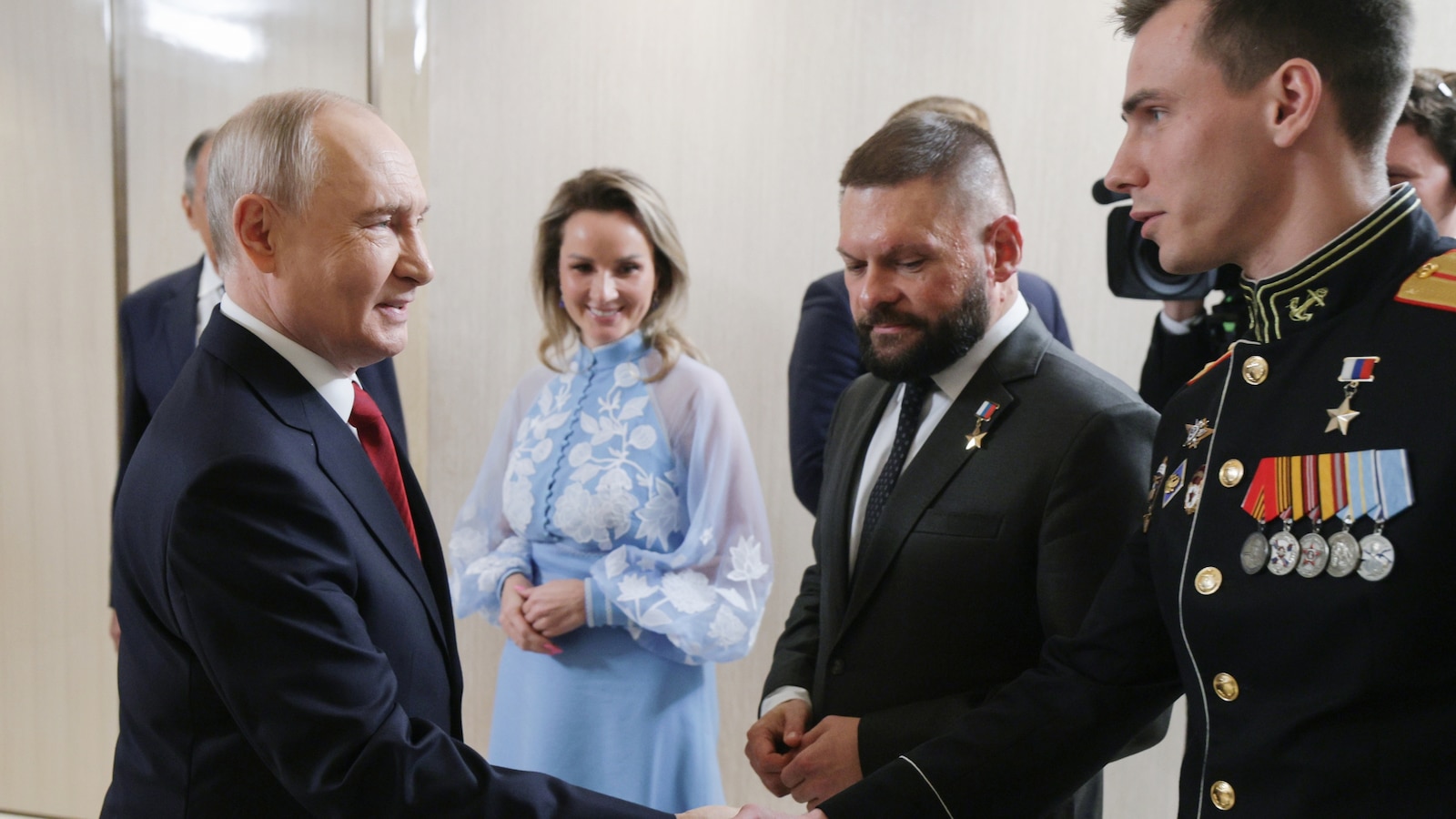 Русия рекламира кандидати, които са се сражавали в Украйна за военните й парламентарни избори