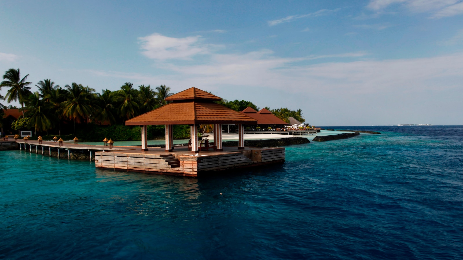 Search in waters off the Maldives for bodies of Italians killed in cave dive accident