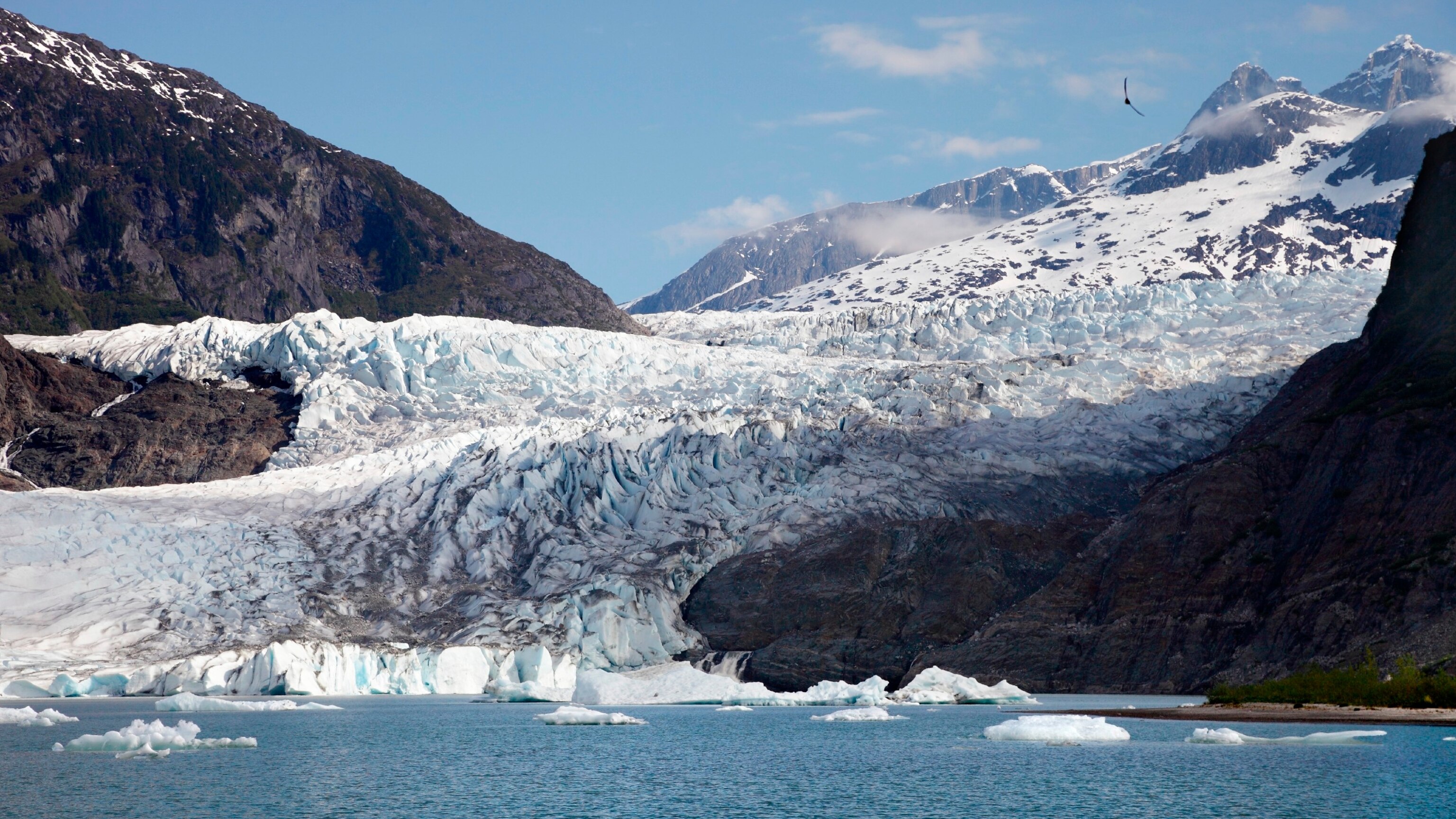 Glaciers on Alaskan ice field melting at 'incredibly worrying