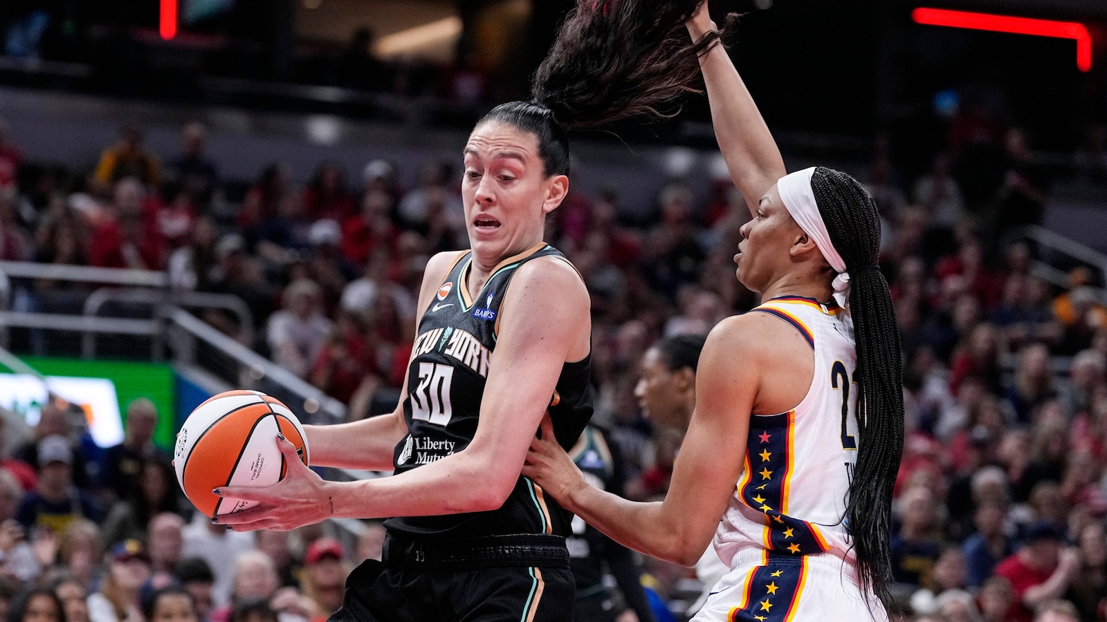 Liberty's Breanna Stewart urges that WNBA games be a safe space as transgender debate sparks rallies outside Fever games. <https://t.co/Wg5INyWMfq>
 [↧](https:/
