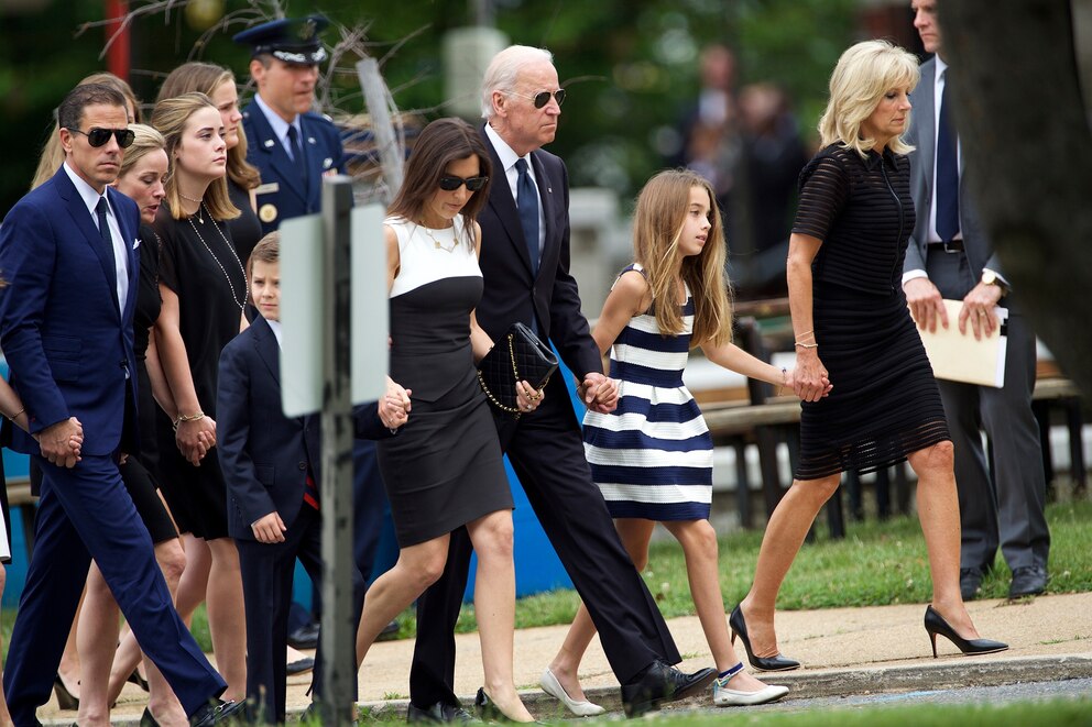 PHOTO: Vice President Joe Biden (C)  and his wife Dr. Jill Biden (R) arrive with family for a mass of Christian burial at St. Anthony of Padua Church for there son, former Delaware Attorney General Beau Biden, on June 6, 2015 in Wilmington, Delaware.