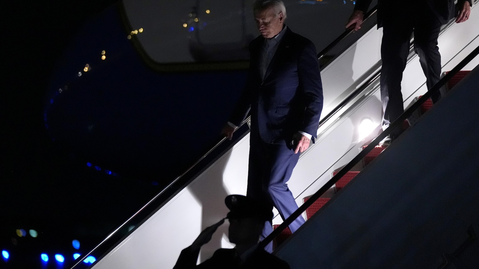Biden tries to balance his condemnation of the attack on Trump with the ongoing 2024 campaign Biden tries to balance his condemnation of the attack on Trump with the ongoing 2024 campaign