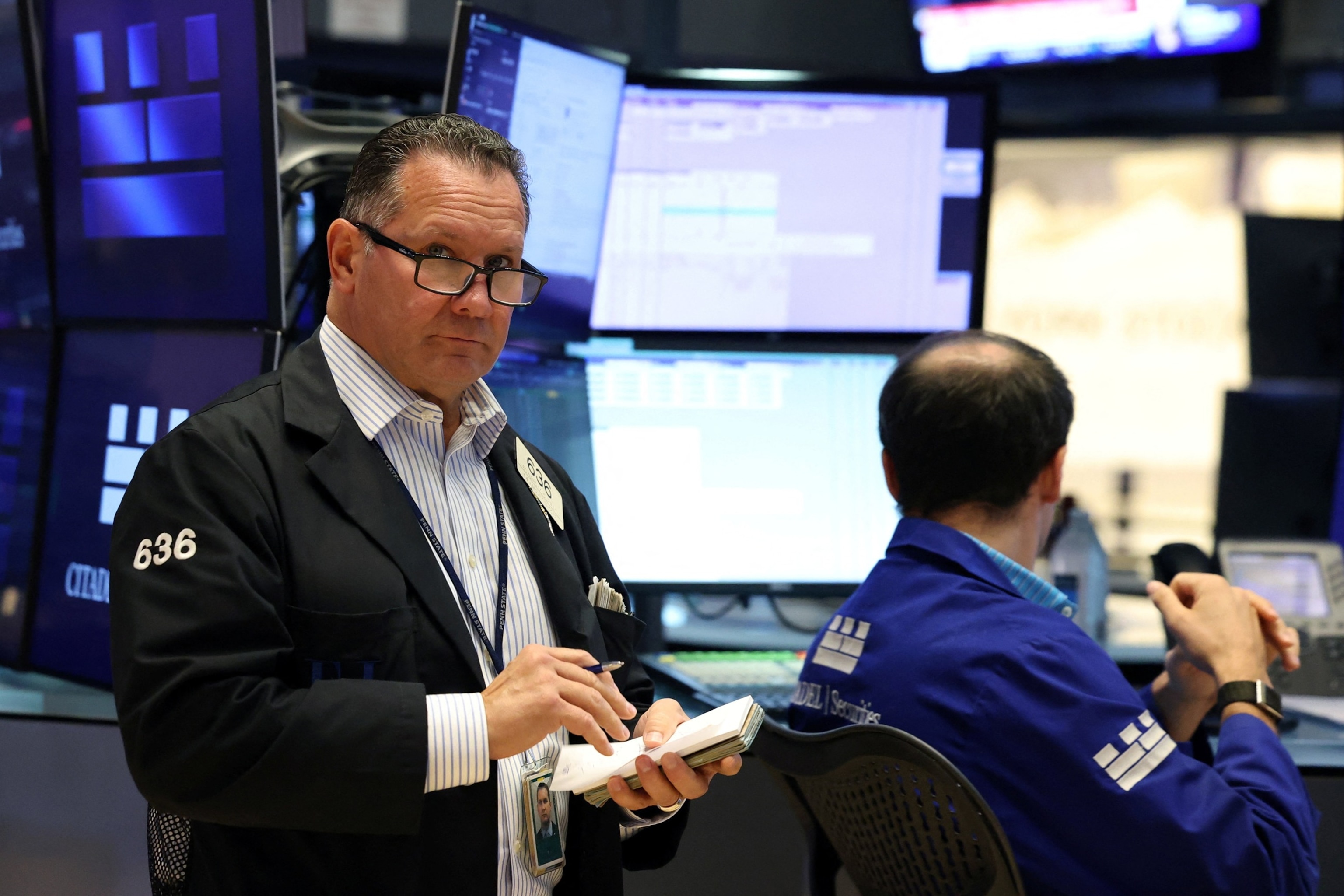 Dow closes up 840 points after Fed Chair Powell signals possible interest rate cut