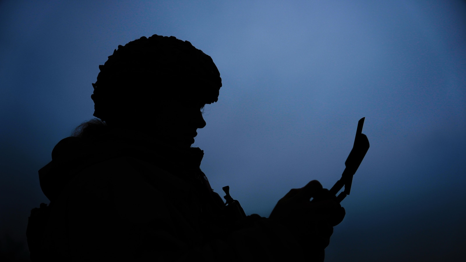 Повече жени в Украйна се присъединяват към военните в бойни