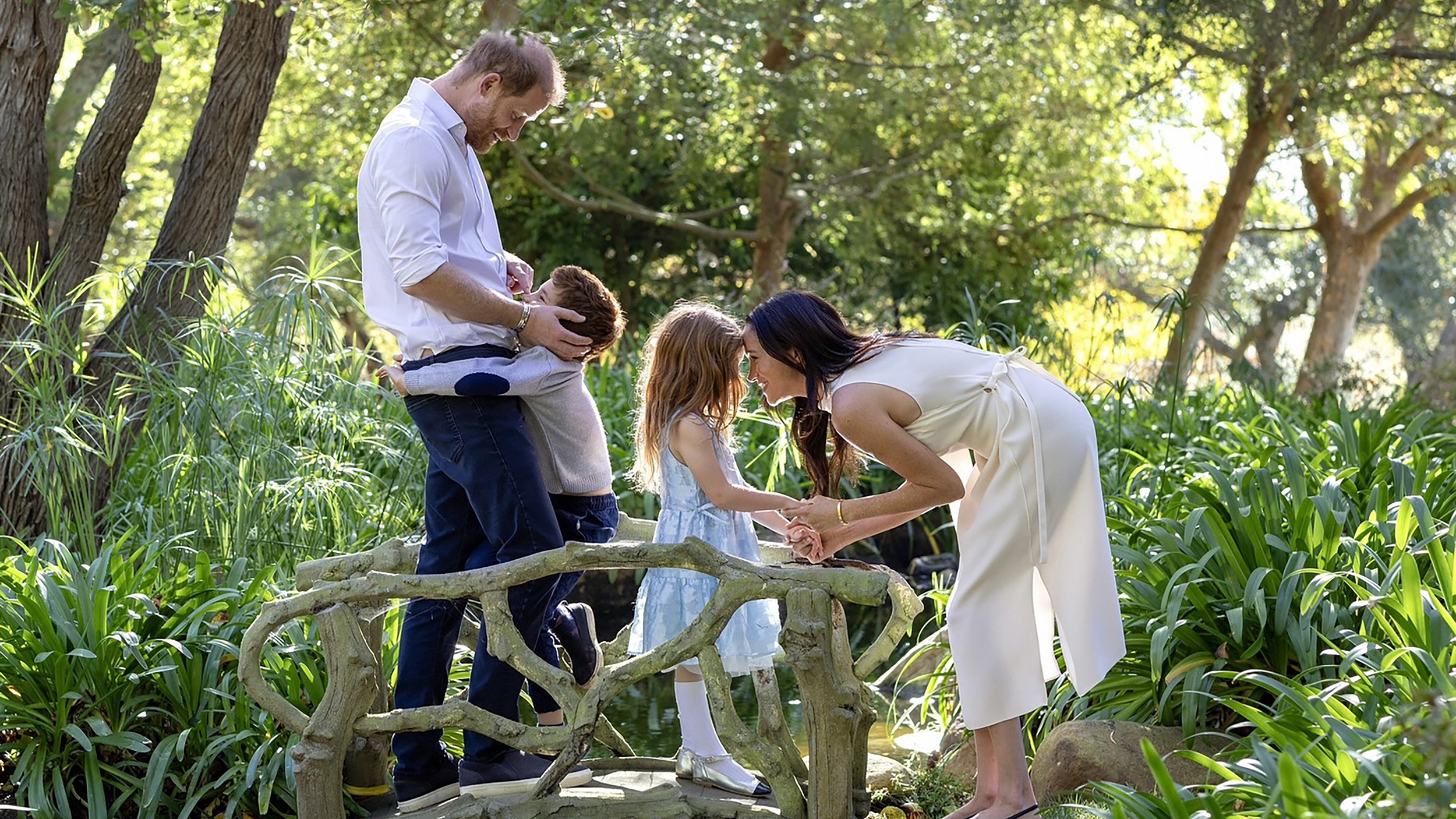 Meghan Markle Prince Harry Share New Family Photo Featuring Archie Meghan Markle Prince Harry Share New Family Photo Featuring Archie