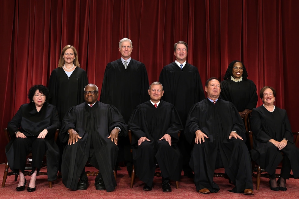 PHOTO: United States Supreme Court pose for their official portrait at the East Conference Room of the Supreme Court building, Oct. 7, 2022.