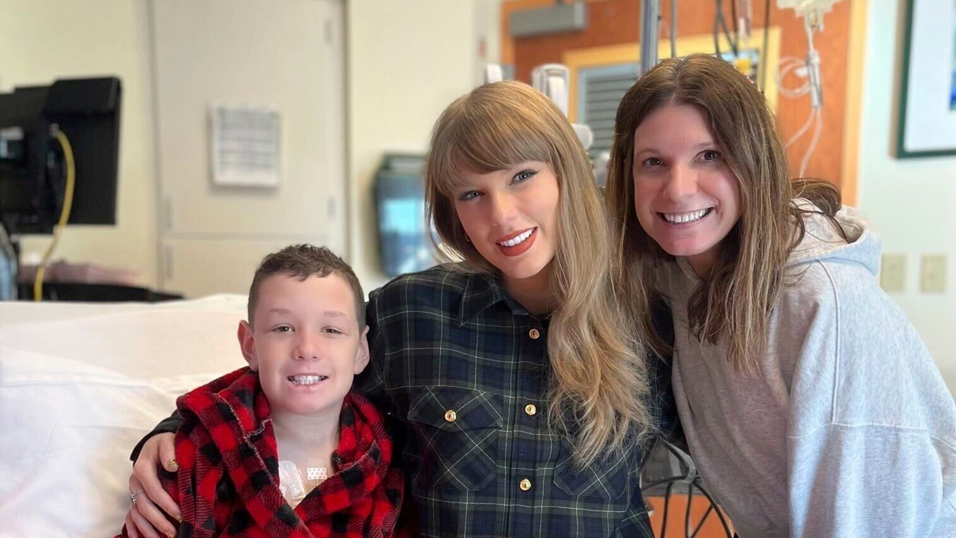 Taylor Swift brings cheer to Kansas City children's hospital with