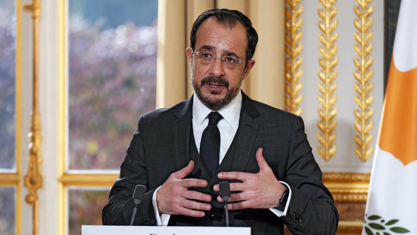 Главният помощник на президента на Кипър подаде оставка след онлайн видео, в което се твърди, че правителството е корупционно