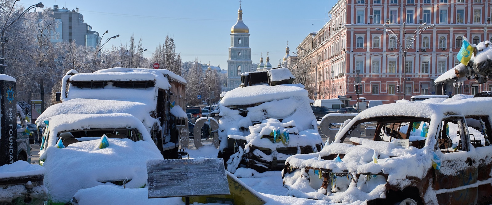 Повече от 200 000 домове без електричество в окупираната от Русия Украйна, казва официален представител