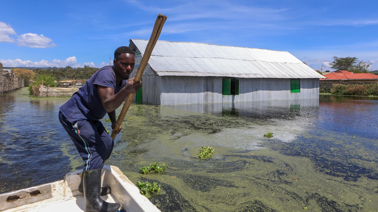 Селища, хотели и ферми, наводнени в долината Рифт в Кения