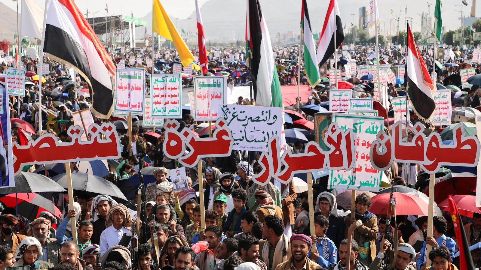 A dozen UN international staffers leave Yemen after being released by Houthis