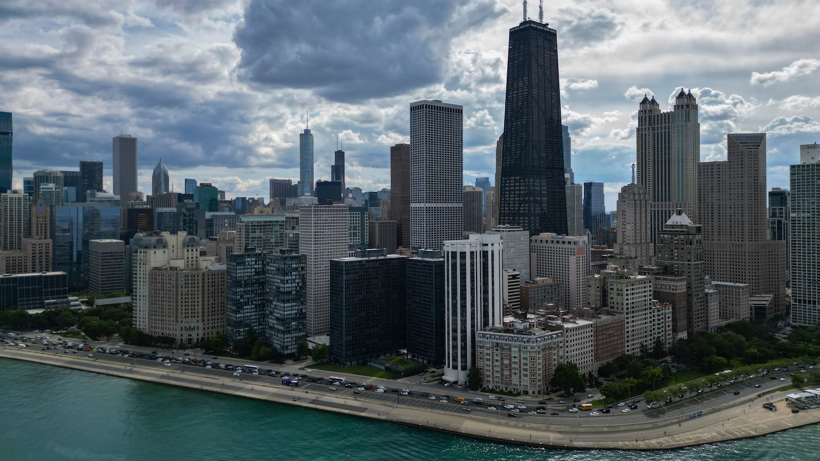  7 killed and dozens injured following series of weekend shootings in Chicago