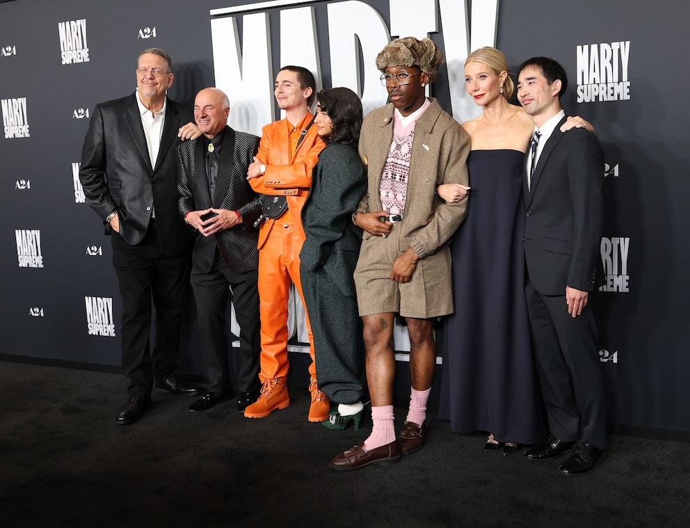 PHOTO: Los Angeles Premiere Of A24's "Marty Supreme"