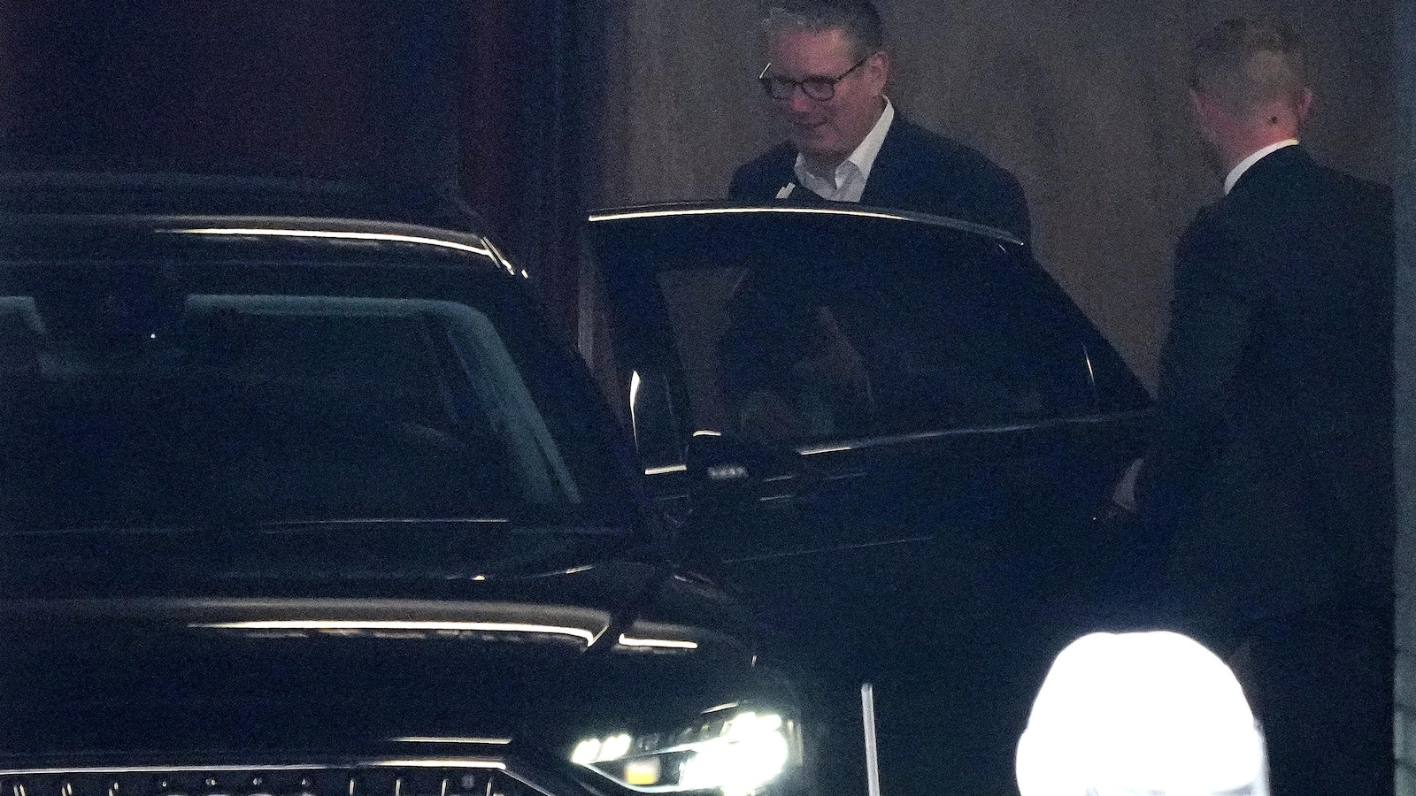 Starmer pledges to bring Britain closer to the EU as he fights calls for his ouster