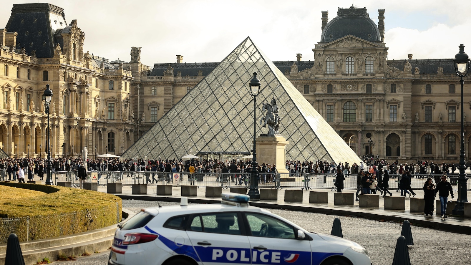 Four more arrested in $102M Louvre jewel heist, Paris prosecutor says