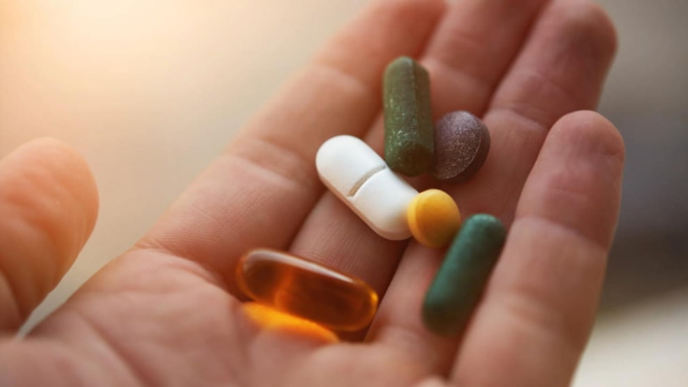Video Multivitamins don't help you live longer, study says ABC News