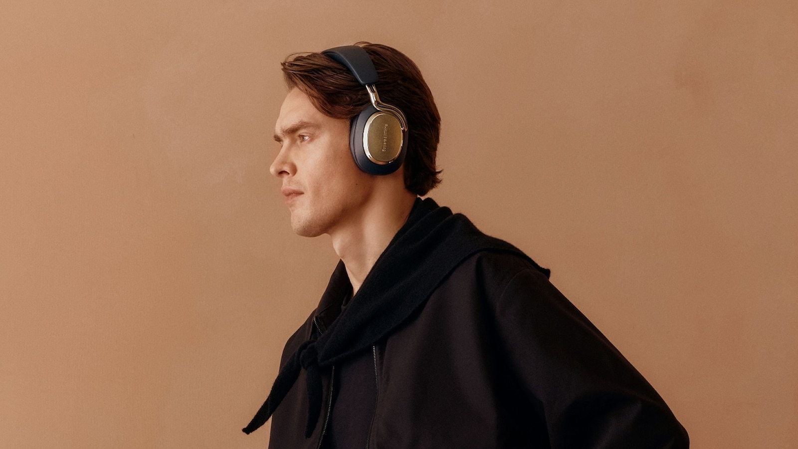 Bowers & Wilkins Px8 S2 headphones in Midnight Blue