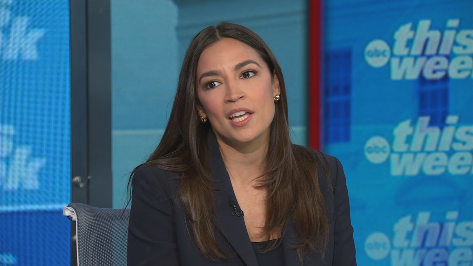 Rep. Alexandria Ocasio-Cortez opened up Sunday about her decision to begin freezing her eggs. <https://t.co/9ScZpC4Cwo>
 [↧](https://t.co/9ScZpC4Cwo)