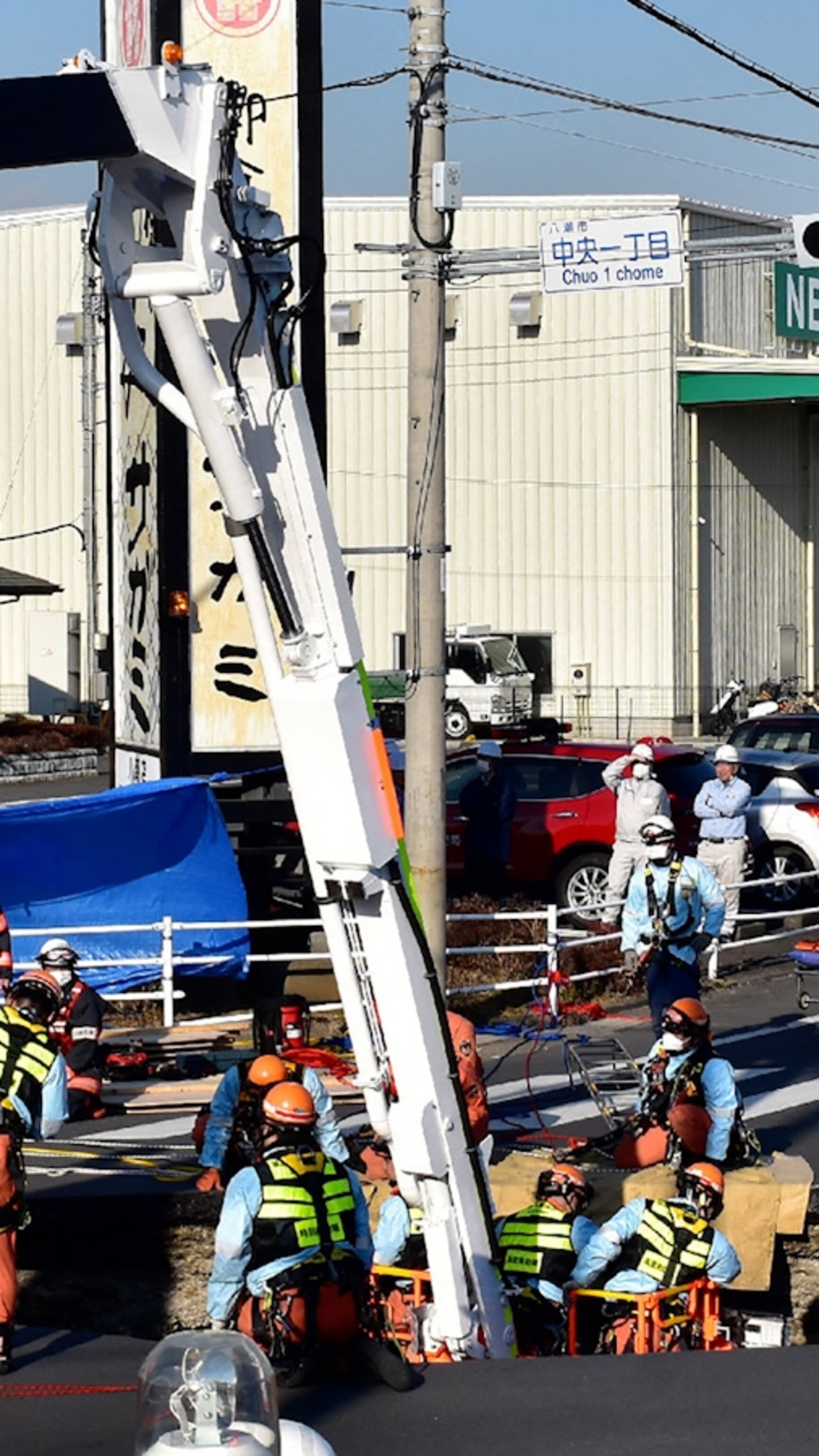 Video Large sinkhole traps truck driver in Japan - ABC News