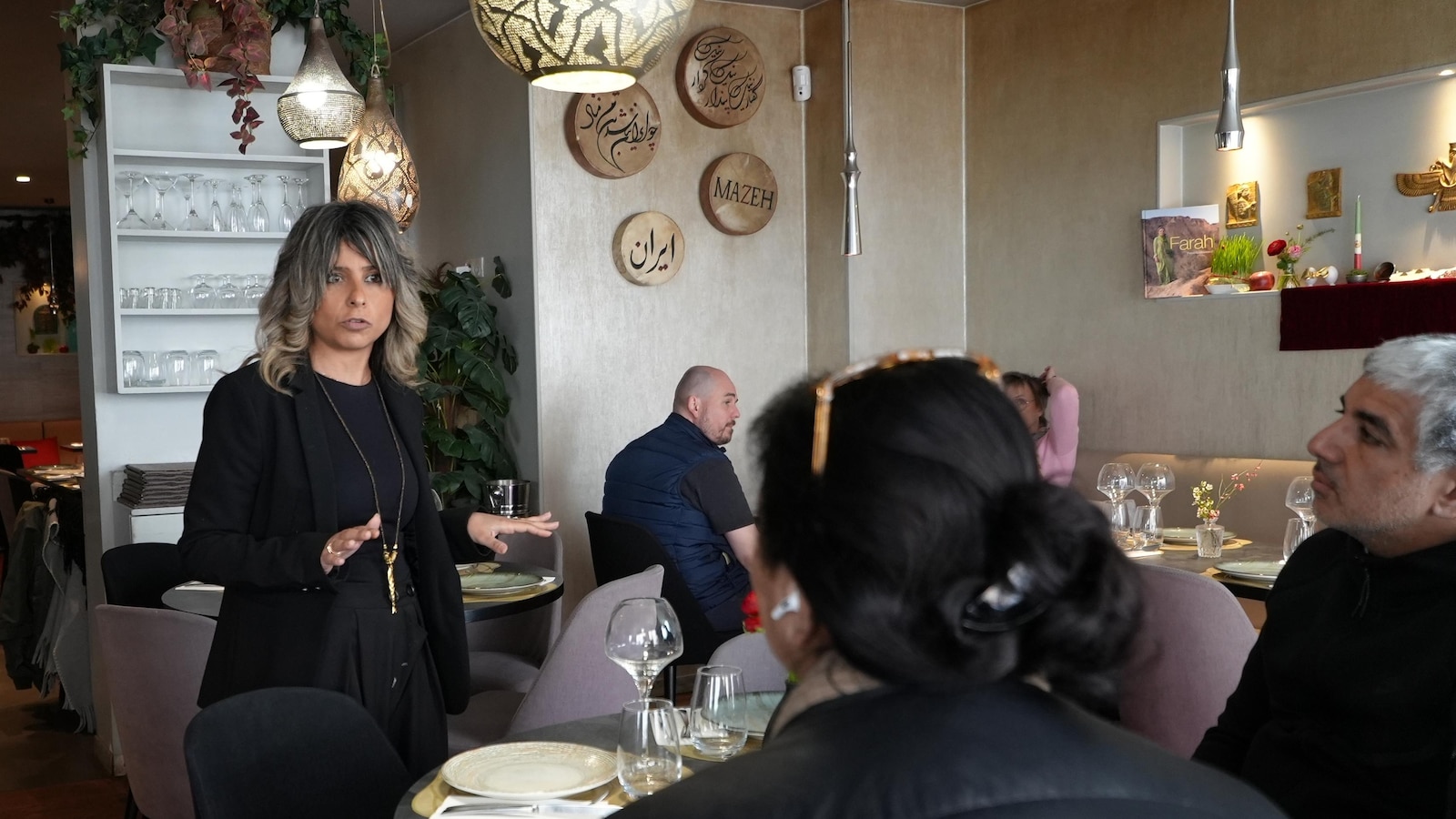 يحتفل الشتات الإيراني بعيد النوروز بقلوب مثقلة، حيث تقطع الحرب الاتصال بأحبائهم