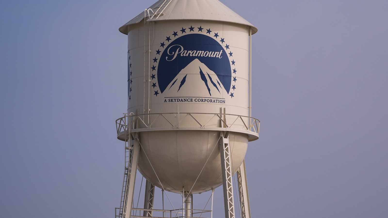 California AG Rob Bonta says the state’s antitrust settlement with Paramount does not require their headquarters to remain in Los Angeles. While the settlement requires the company’s film lots to remain in LA, the lots can be leased to other productions. ▻