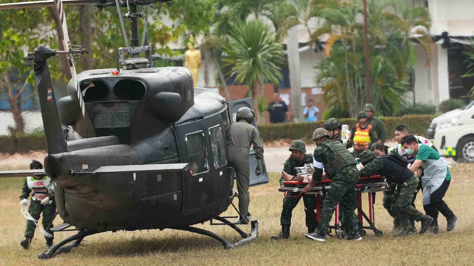 Подновените гранични сражения между Тайланд и Камбоджа не показват признаци