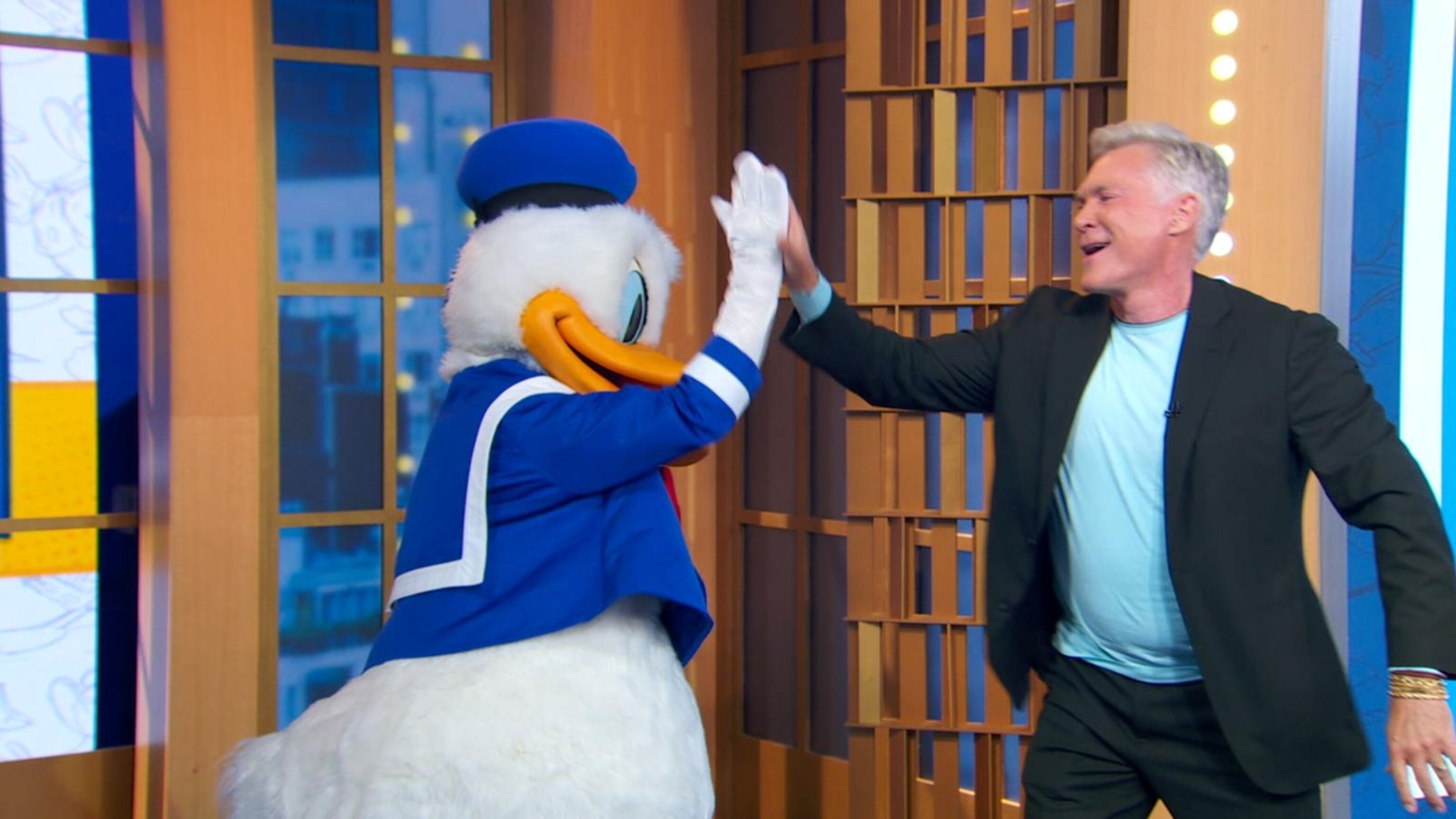 Video Celebrating 90 years of Donald Duck - ABC News