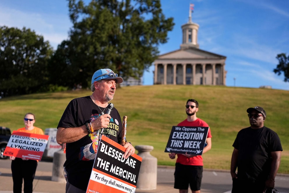 PHOTO: Pastor Kevin Riggs speaks during a March 4 Mercy protest against the death penalty at the Tennessee State Capital, on Sept. 27, 2026, in Nashville, Tenn. ahead of the Sept. 30th scheduled execution of Christa Pike.