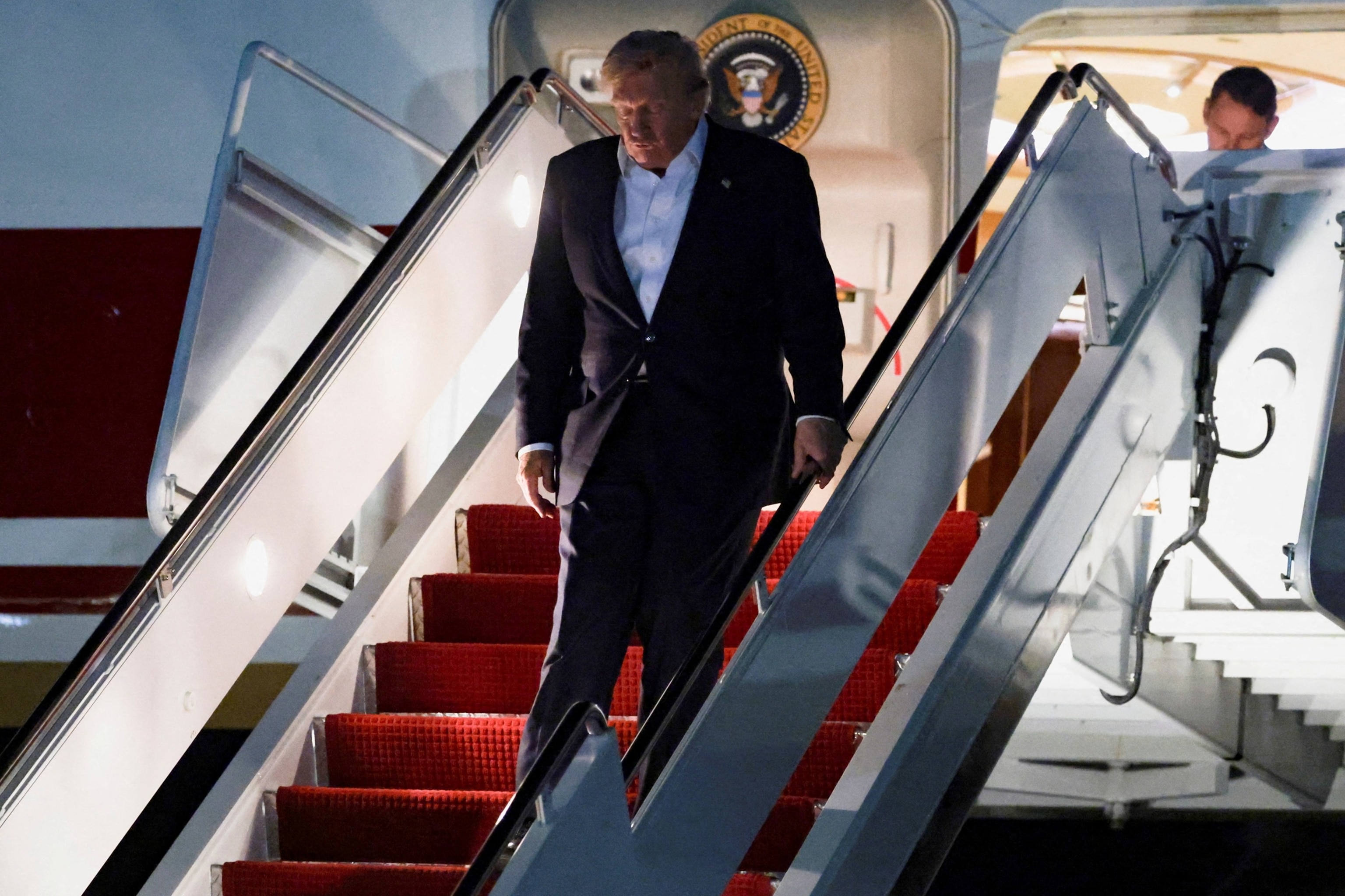  Officials said no credible threat to Trump ahead of Air Force One switch: Sources