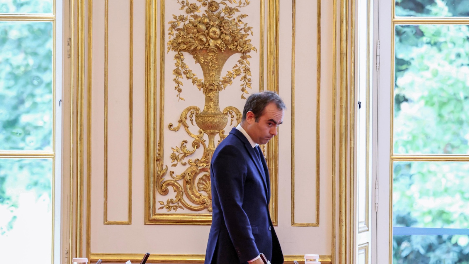 Наскоро преназначеният министър председател на Франция трябва да направи отстъпки за